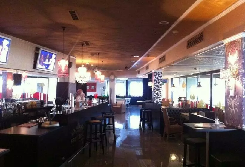 בית מלון כפרי Isa International Sport Arena &