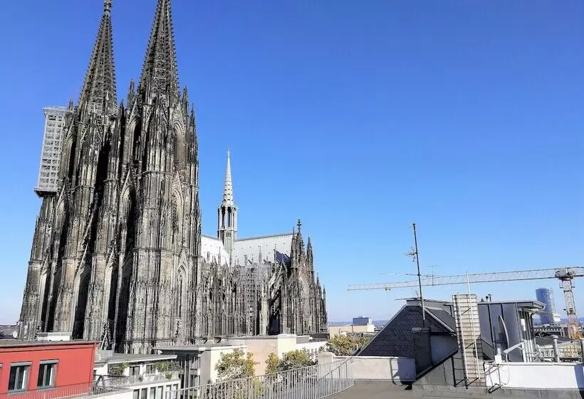 Отель Konigshof The Arthouse