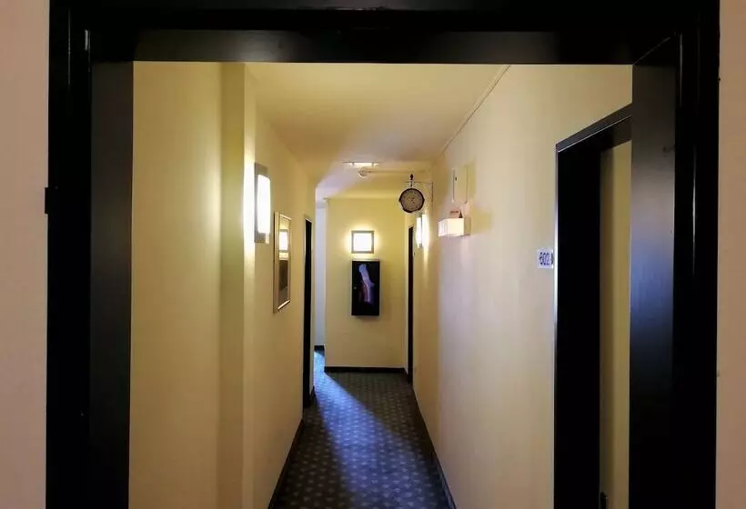 Отель Konigshof The Arthouse