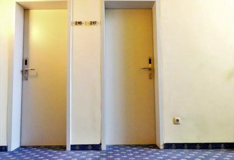 Отель Konigshof The Arthouse