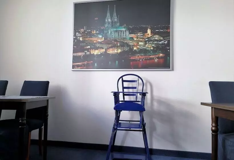 Отель Konigshof The Arthouse