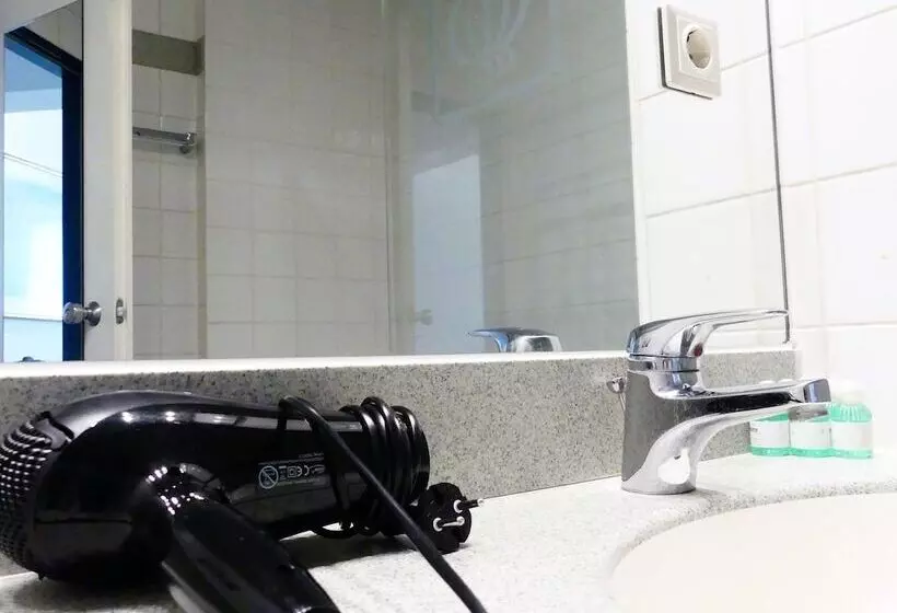 Отель Konigshof The Arthouse