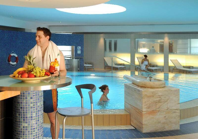 هتل Pullman Stuttgart Fontana