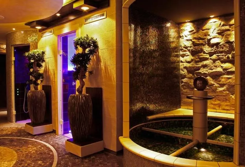 Отель Der Heidehof Conference & Spa Resort