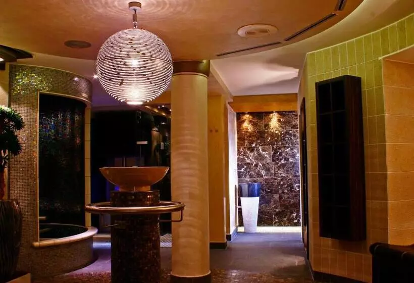 Отель Der Heidehof Conference & Spa Resort