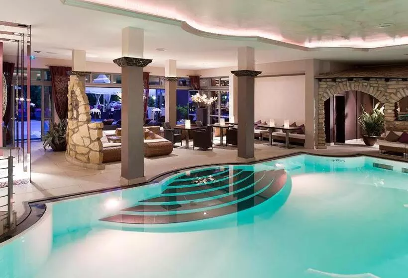 Отель Der Heidehof Conference & Spa Resort