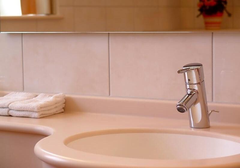 Hotelli Kriemhild Am Hirschgarten