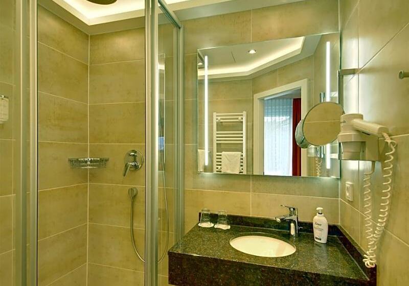 Hotelli Kriemhild Am Hirschgarten