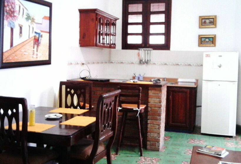 Class Colonial Aparta