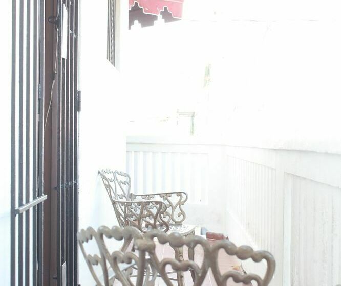 Class Colonial Aparta