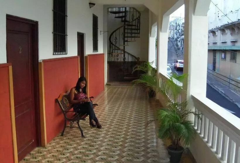 Class Colonial Aparta