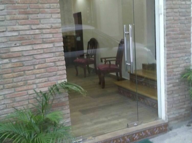 Class Colonial Aparta