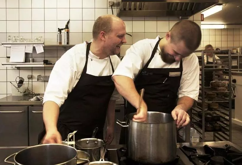 فندق And Restaurant Fru Larsen