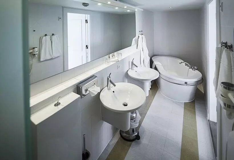 Отель Molskroen