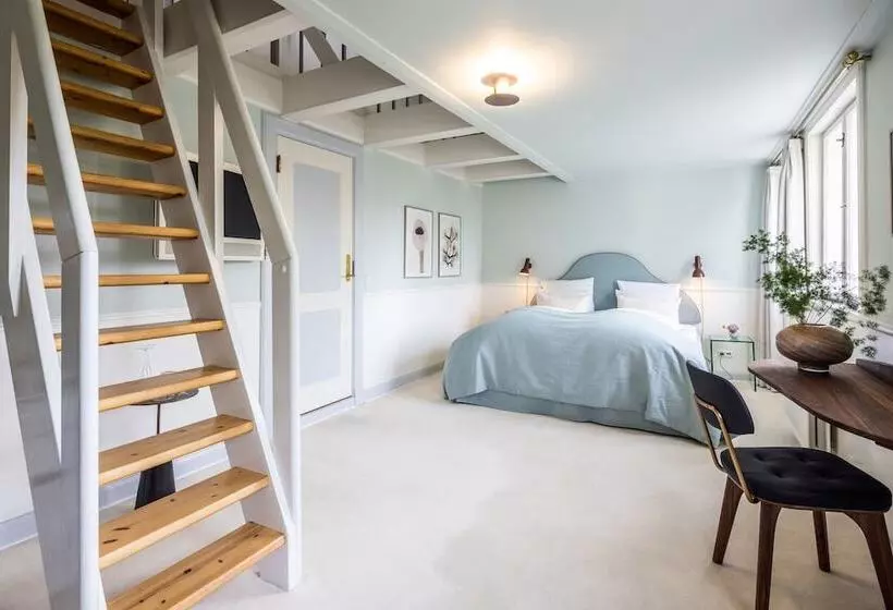 Отель Molskroen