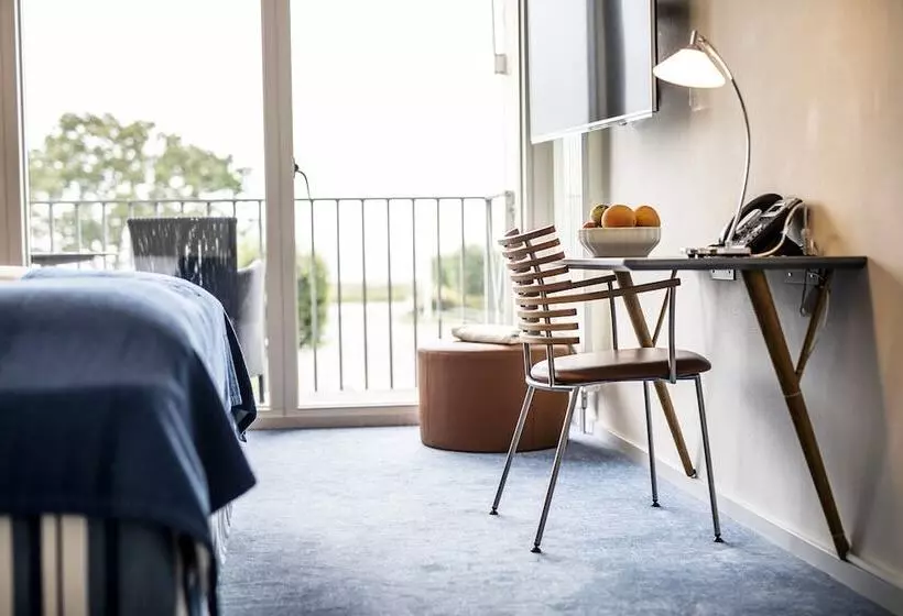 Отель Molskroen