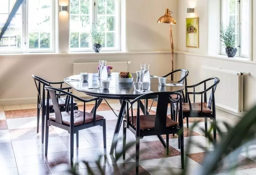 Отель Molskroen