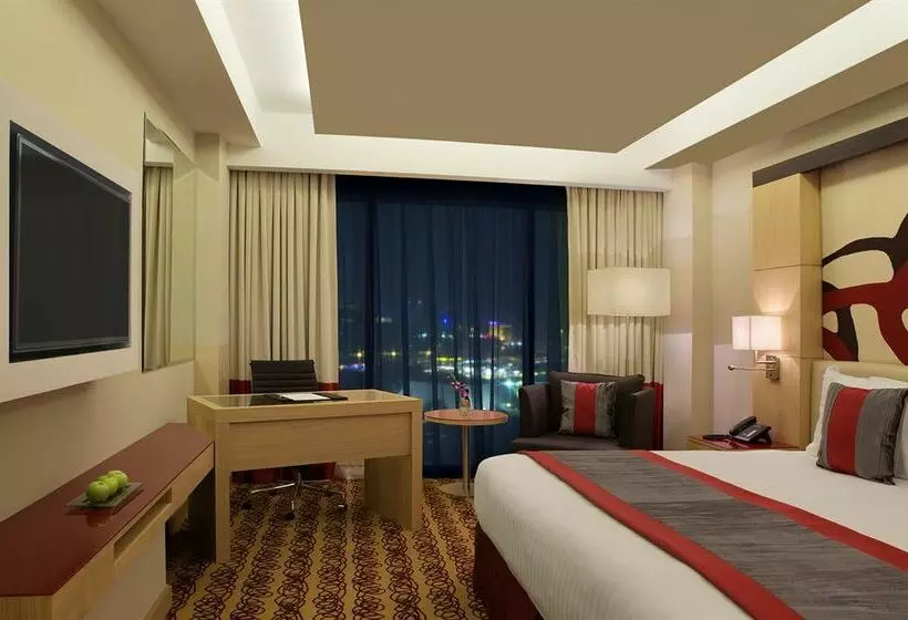 호텔 Ramada Plaza Doha