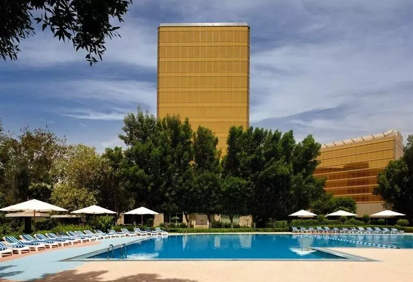 호텔 Ramada Plaza Doha