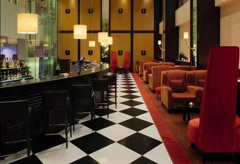 호텔 Ramada Plaza Doha