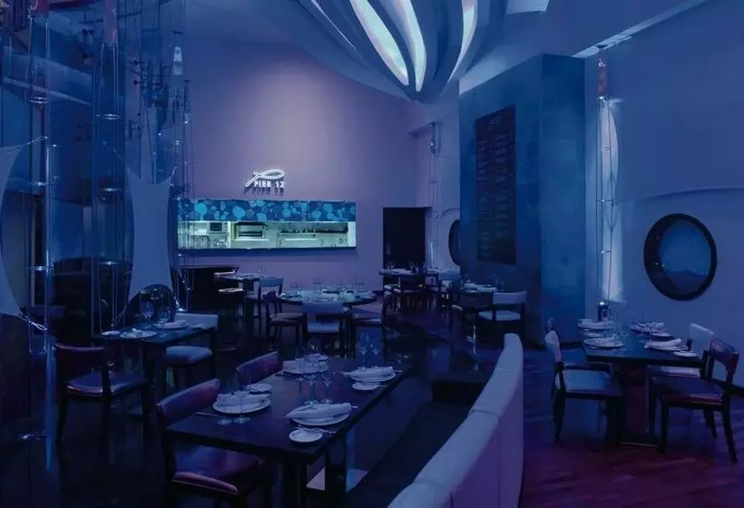 호텔 Ramada Plaza Doha