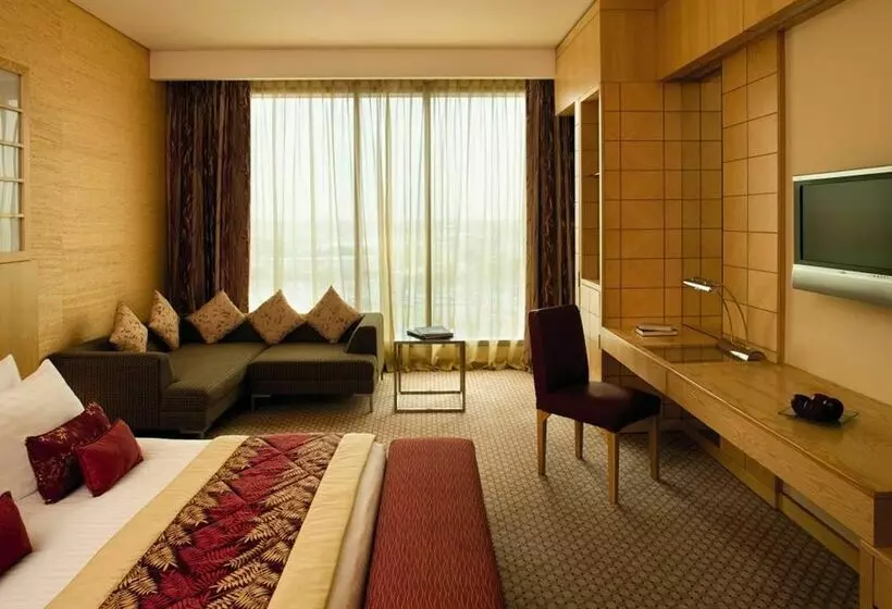 호텔 Ramada Plaza Doha