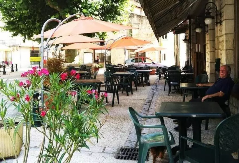 ホテル Auberge Du Puits