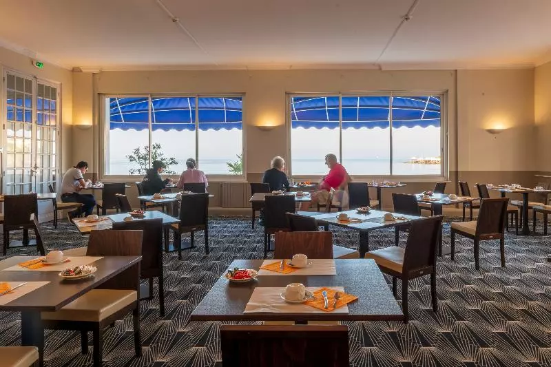 Отель Cerise Royan   Le Grand Hôtel De La Plage