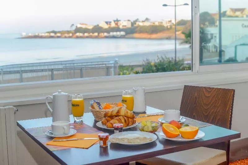 Отель Cerise Royan   Le Grand Hôtel De La Plage