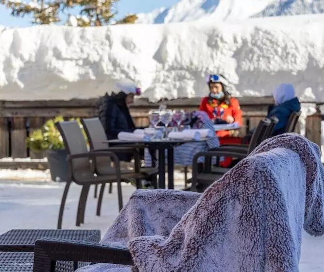 Отель Grand Hôtel Courchevel 1850