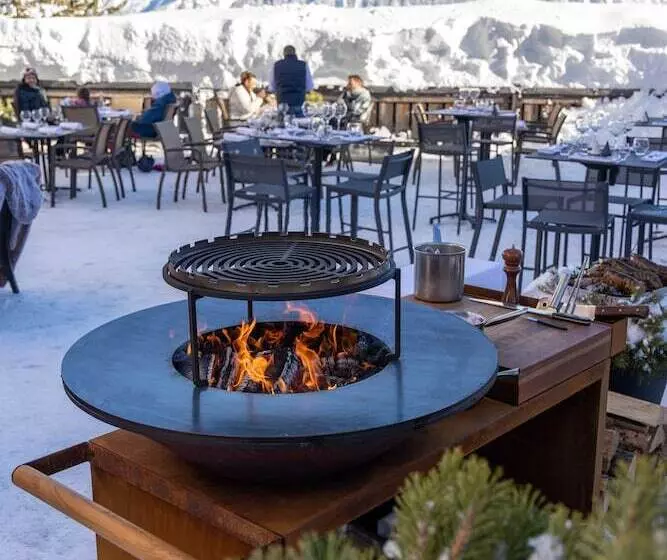 Отель Grand Hôtel Courchevel 1850