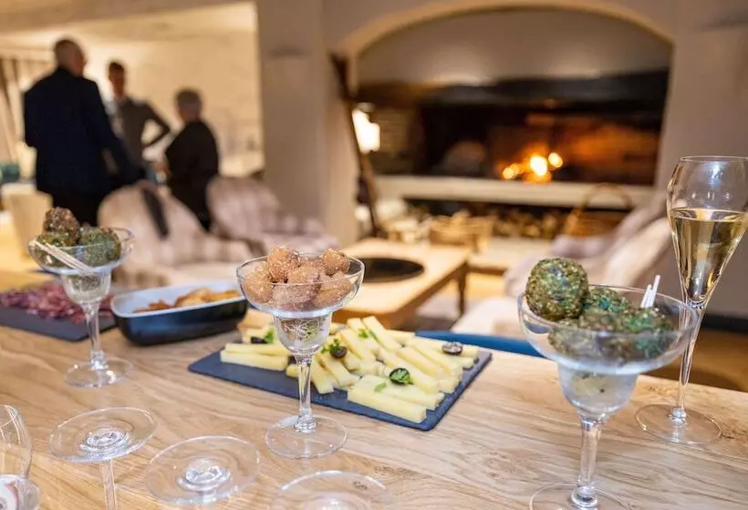 Отель Grand Hôtel Courchevel 1850