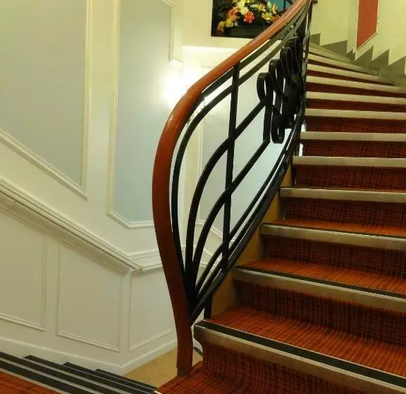 Отель Grand Hôtel Du Midi