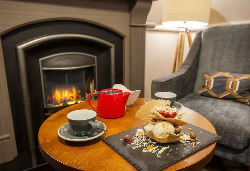 Hotel Lake Of Shadows