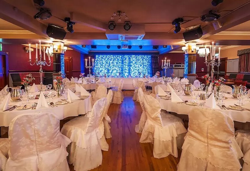 Hotel Lake Of Shadows