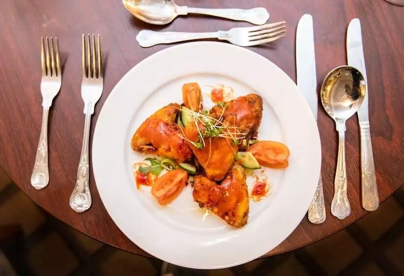 Hotel Lake Of Shadows