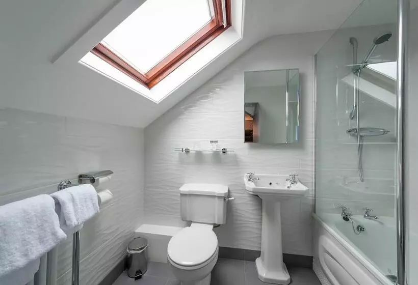 Hotel Lake Of Shadows