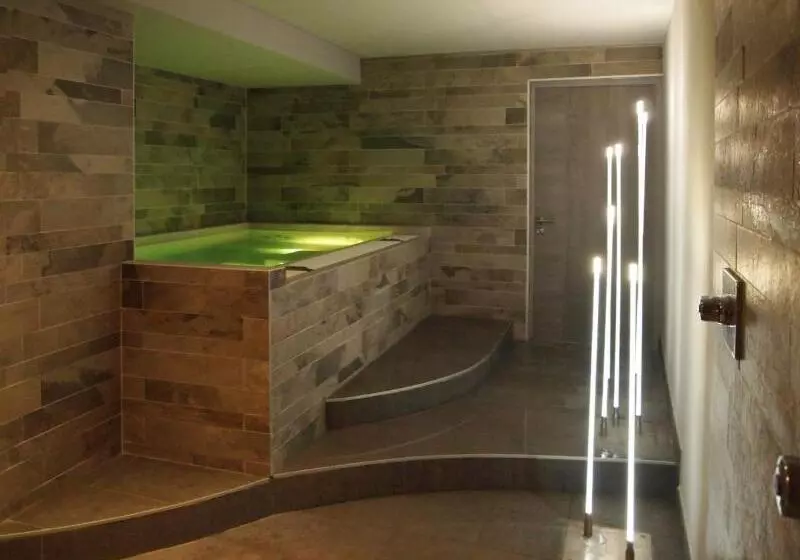 酒店 Logis Hôtel Au Cerf d'Or