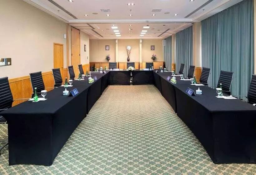 Radisson Blu Hotel & Resort, Al Ain