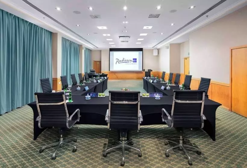 Radisson Blu Hotel & Resort, Al Ain