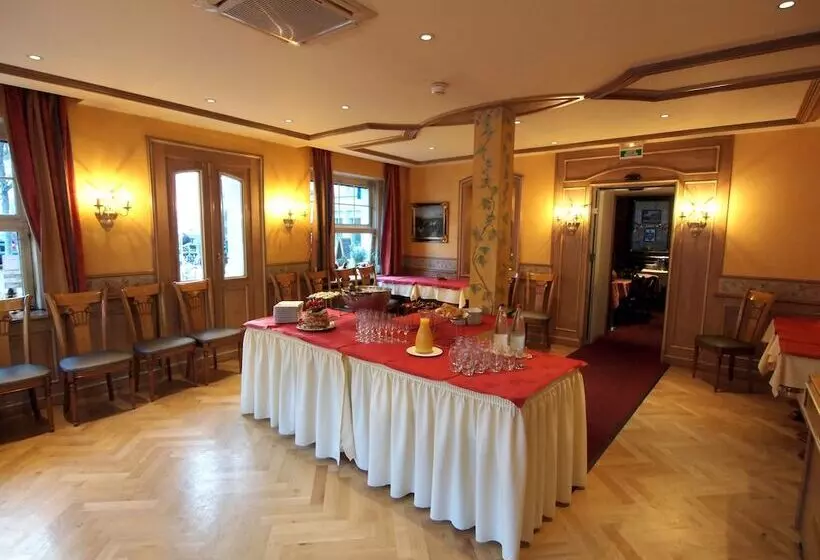 酒店 Logis Hôtel Au Cerf d'Or