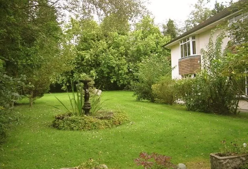 The Cedar Lodge Hotel And Restaurant