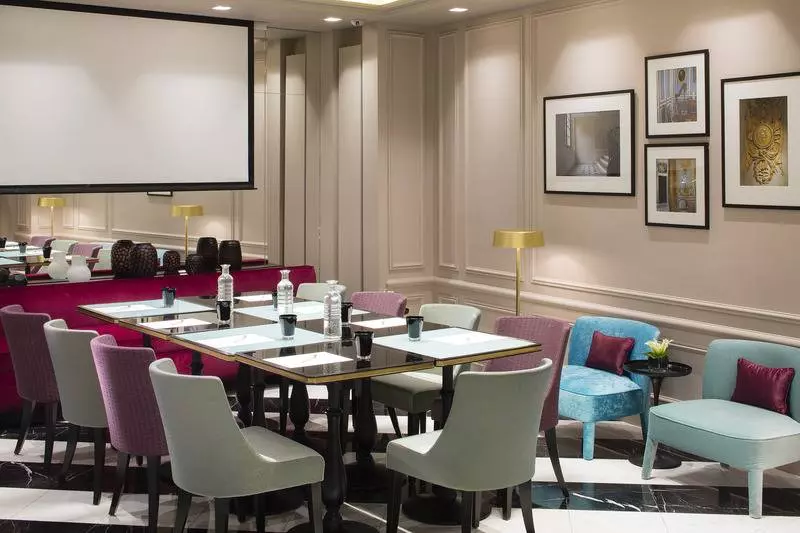 ホテル Bourgogne & Montana