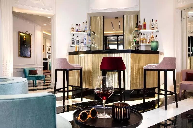 ホテル Bourgogne & Montana