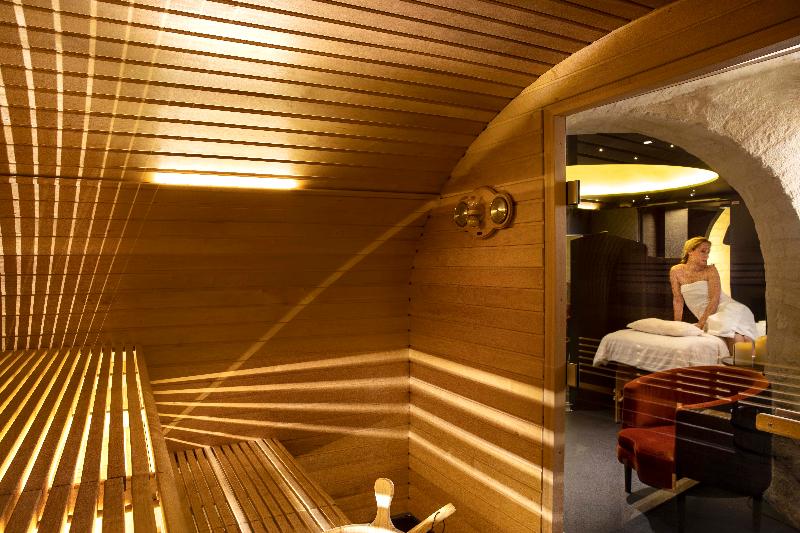 هتل Bourgogne & Montana