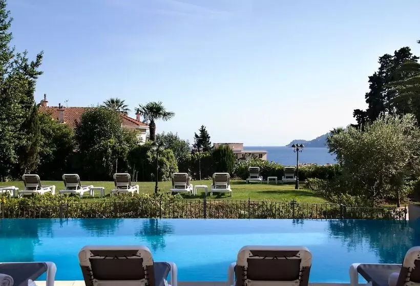 Отель Chateau De La Tour