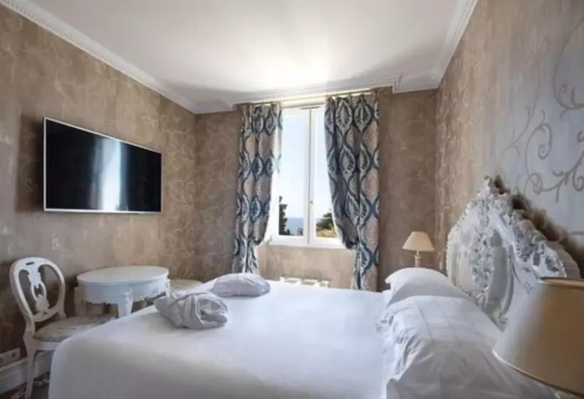 Отель Chateau De La Tour