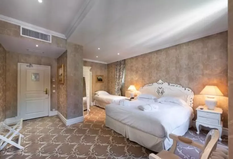 Отель Chateau De La Tour