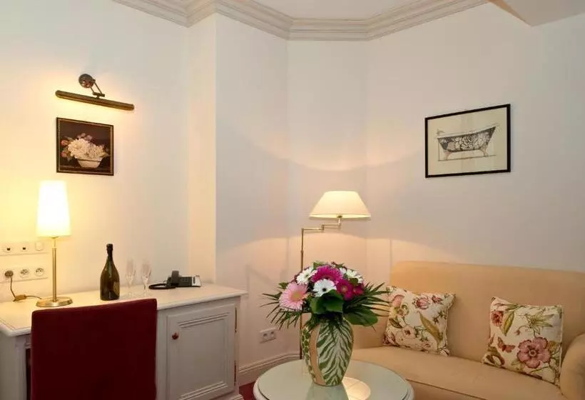 Отель Chez Jean