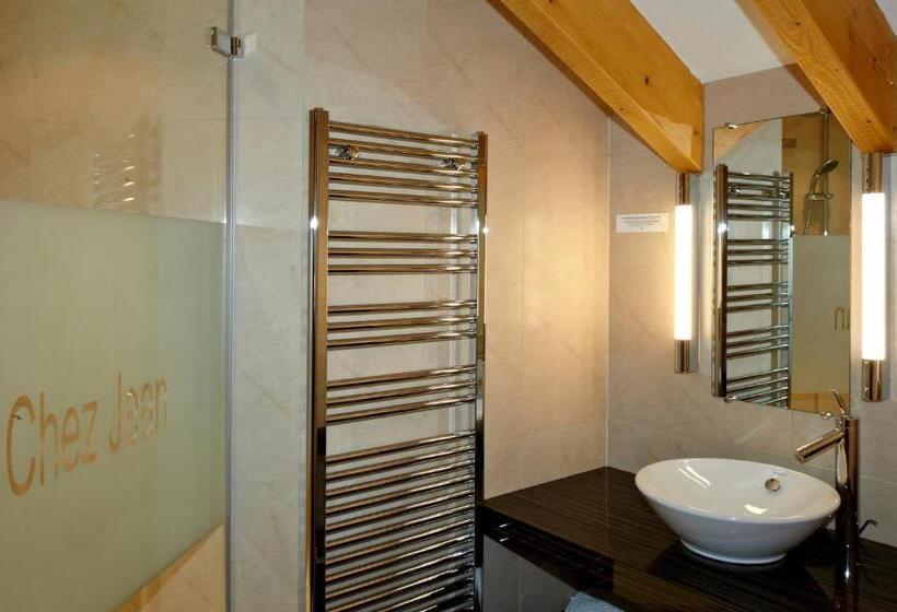 هتل Chez Jean